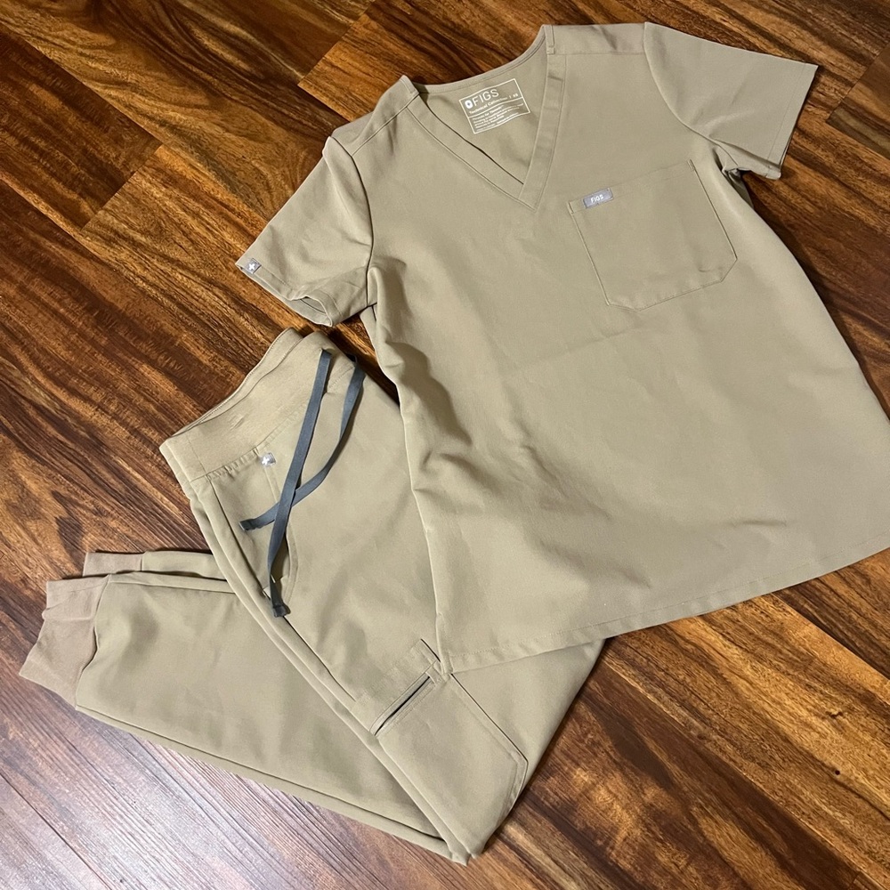 Figs scrub set
